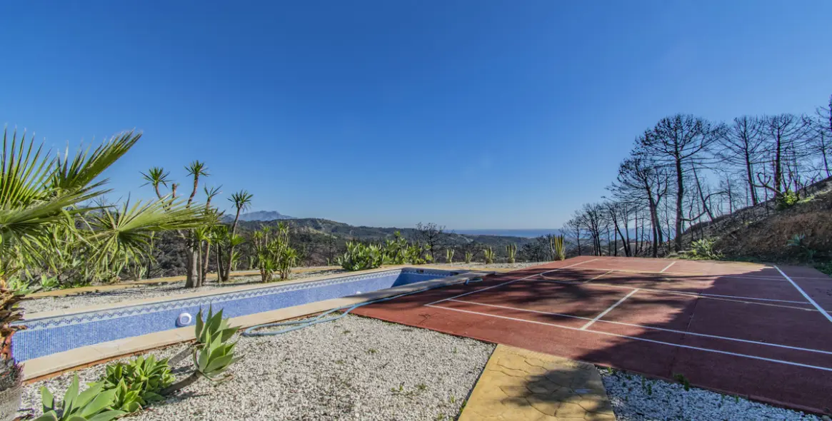 Продажа  отдельно стоящей виллы в Estepona 8