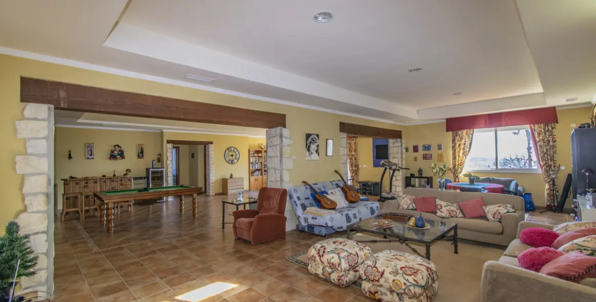 Продажа  отдельно стоящей виллы в Estepona 15