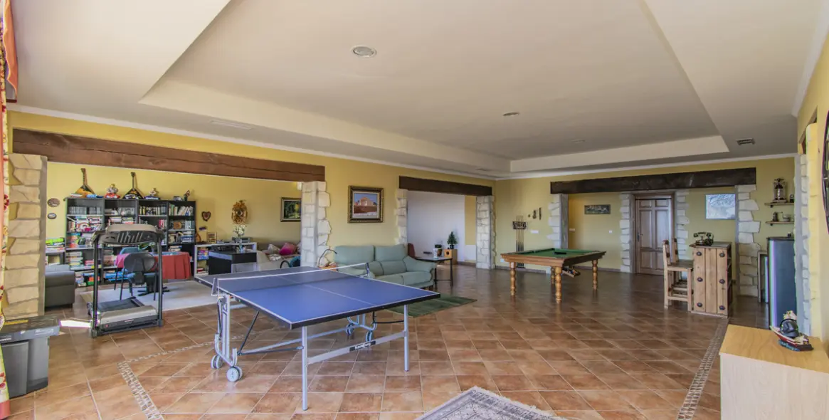 Продажа  отдельно стоящей виллы в Estepona 17