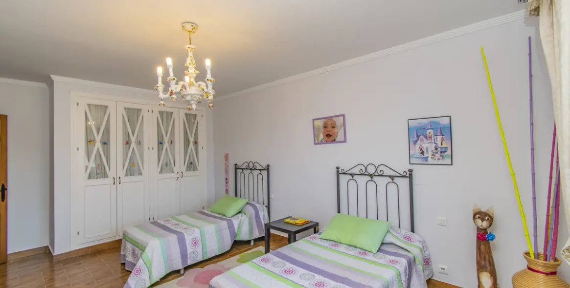 Продажа  отдельно стоящей виллы в Estepona 18