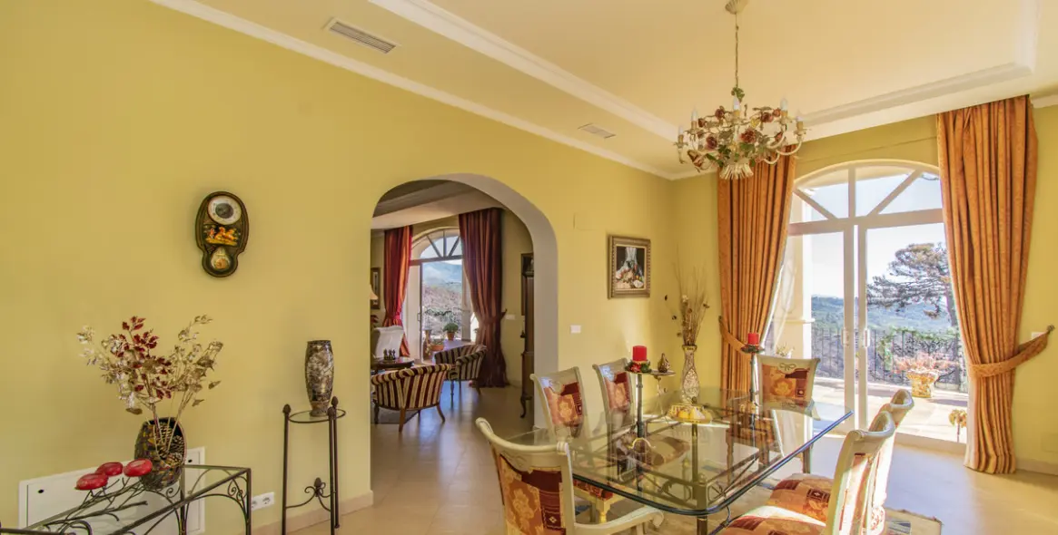 Продажа  отдельно стоящей виллы в Estepona 21