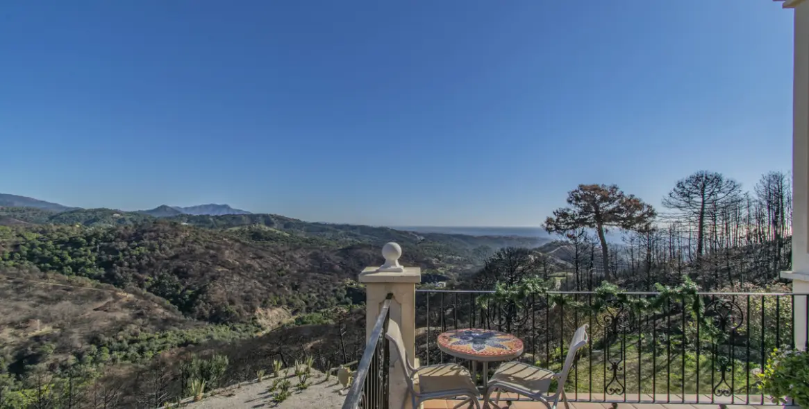 Продажа  отдельно стоящей виллы в Estepona 22