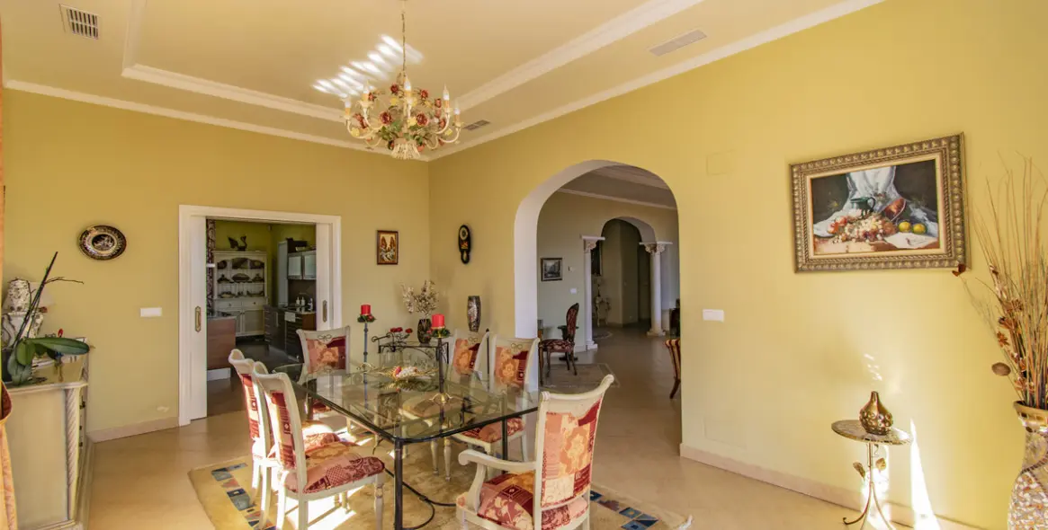 Продажа  отдельно стоящей виллы в Estepona 26