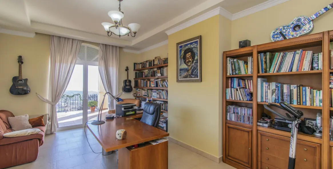 Продажа  отдельно стоящей виллы в Estepona 31