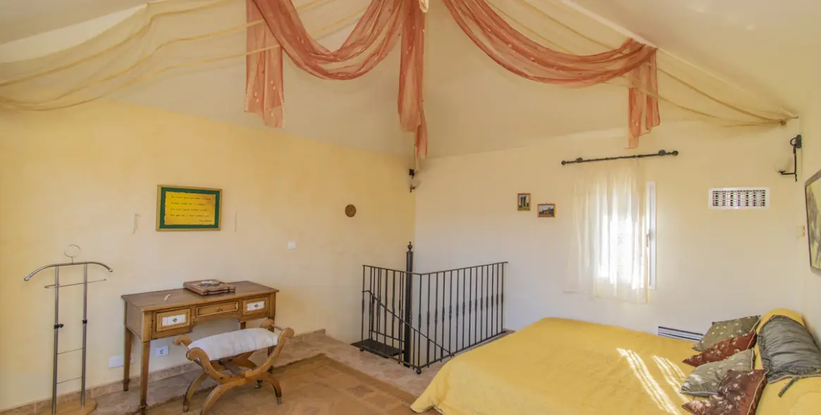 Продажа  отдельно стоящей виллы в Estepona 35