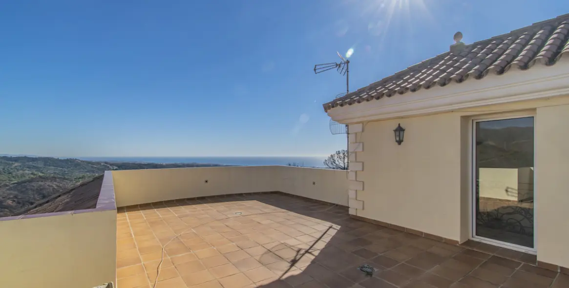 Продажа  отдельно стоящей виллы в Estepona 40