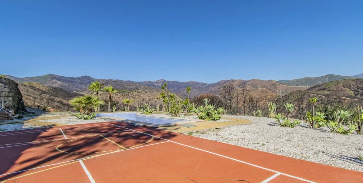 Продажа  отдельно стоящей виллы в Estepona 41