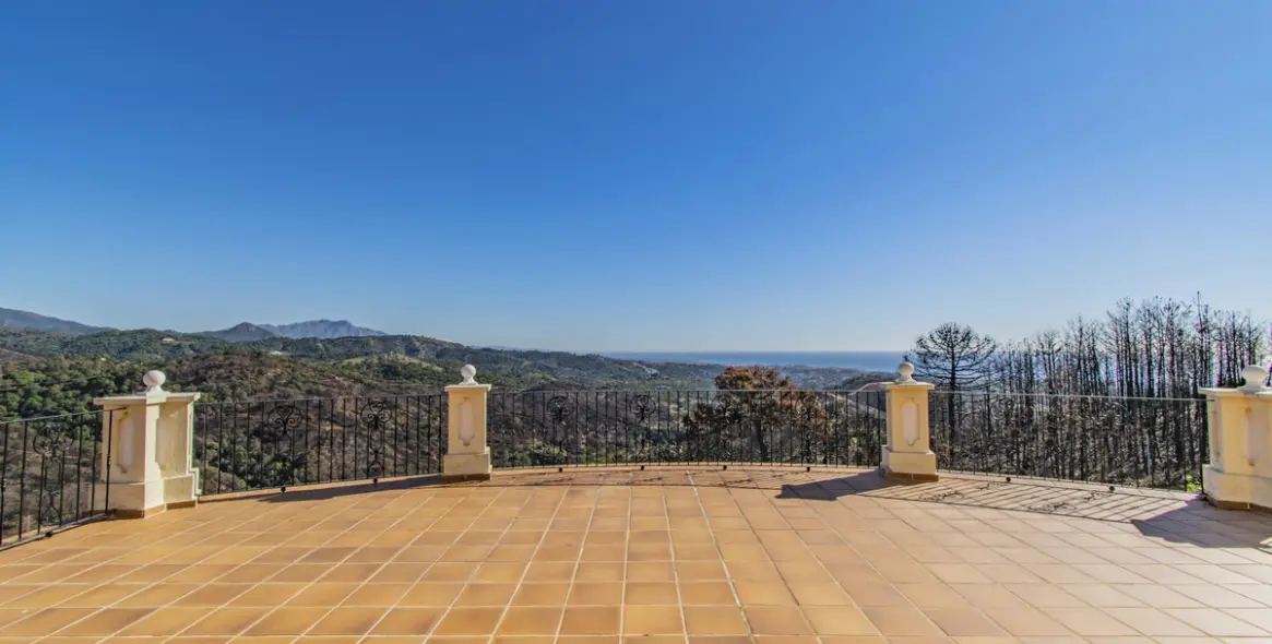 Продажа  отдельно стоящей виллы в Estepona 44