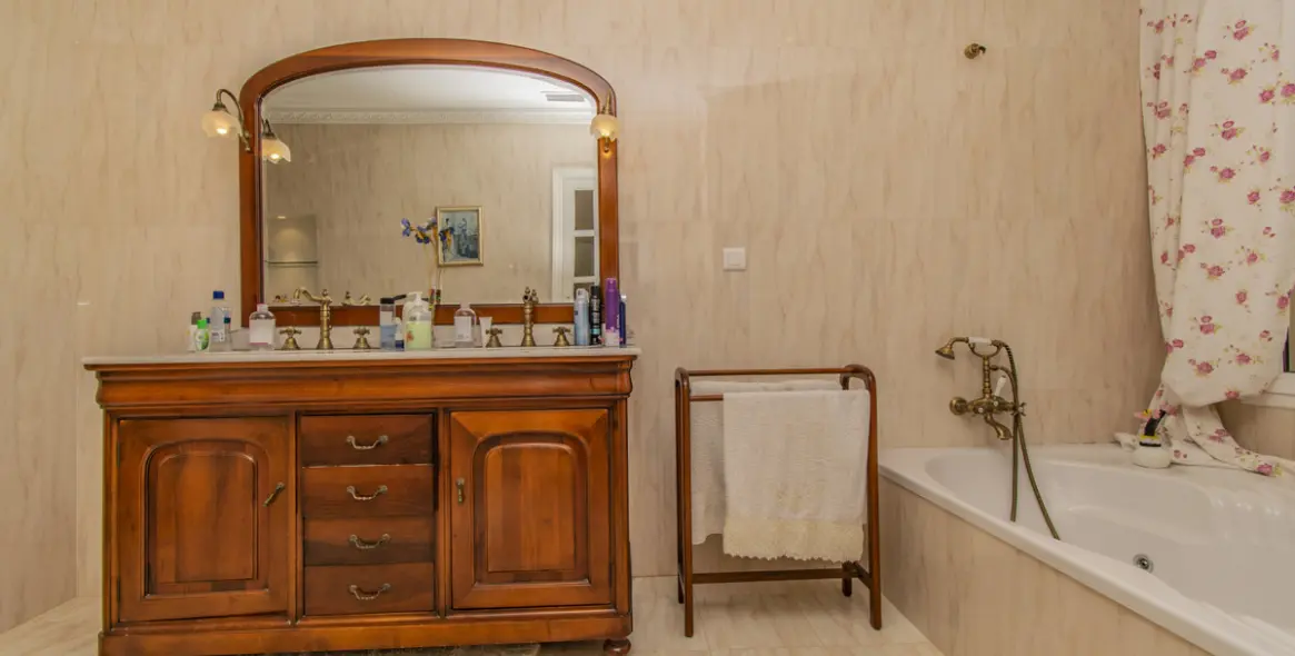 Продажа  отдельно стоящей виллы в Estepona 47