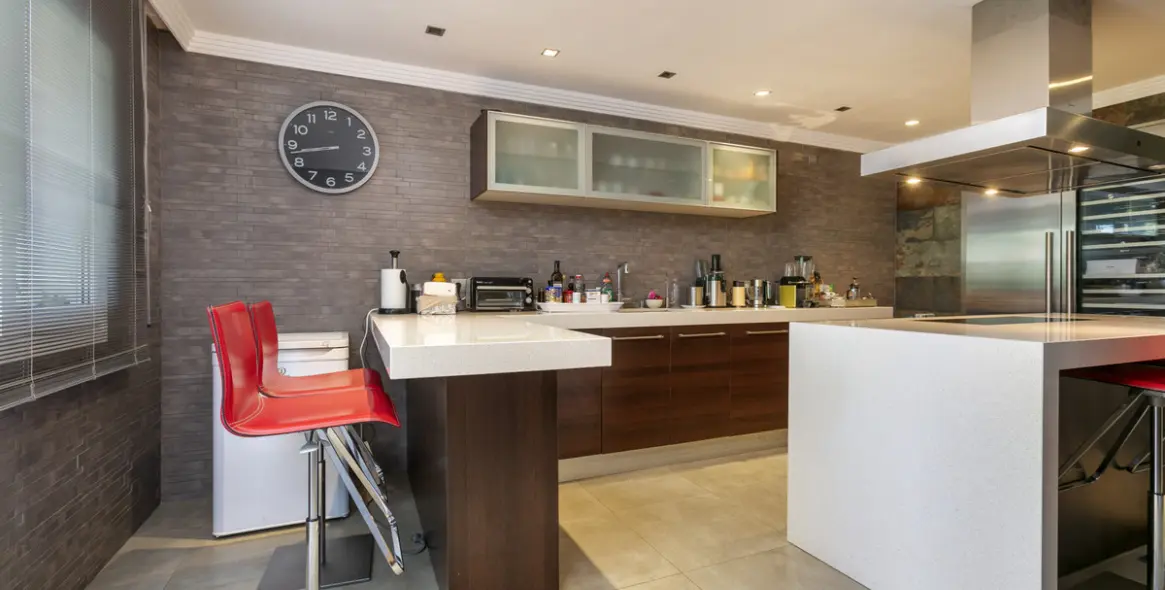 Продажа апартаментов на среднем этаже в The Golden Mile 34