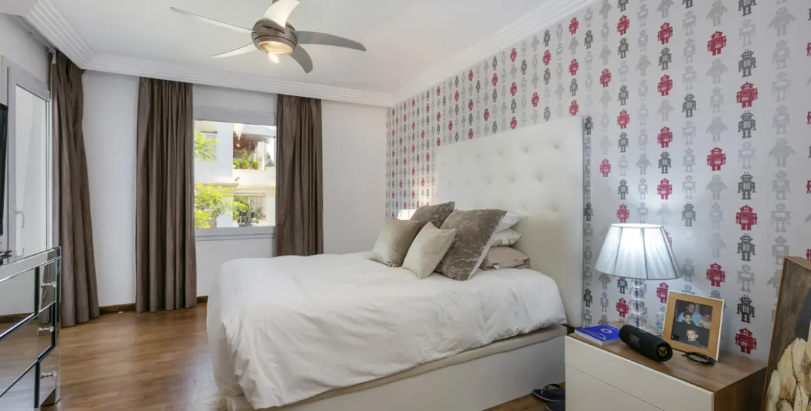 Продажа апартаментов на среднем этаже в The Golden Mile 42