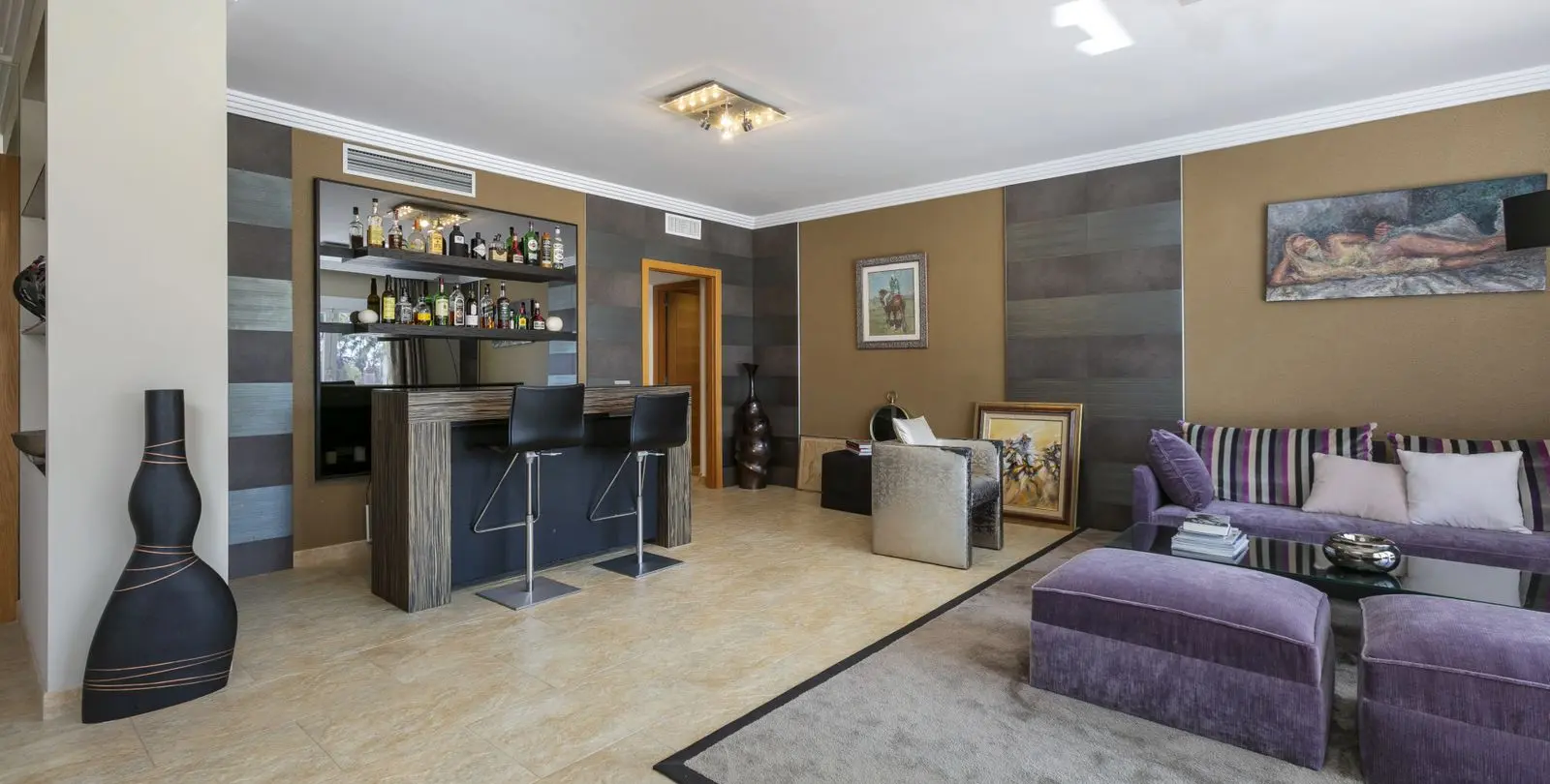 Sale of middle floor apartment in The Golden Mile 6