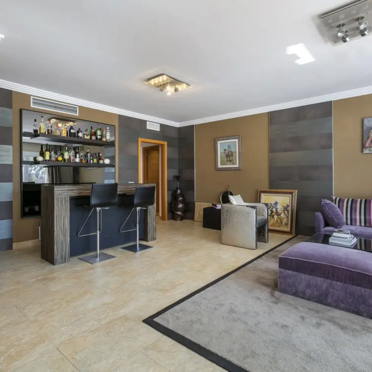 Продажа апартаментов на среднем этаже в The Golden Mile