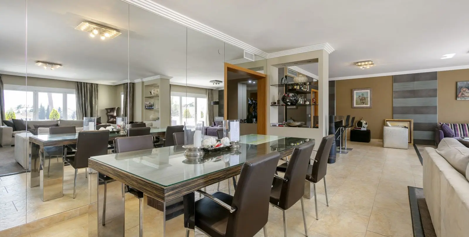 Sale of middle floor apartment in The Golden Mile 15