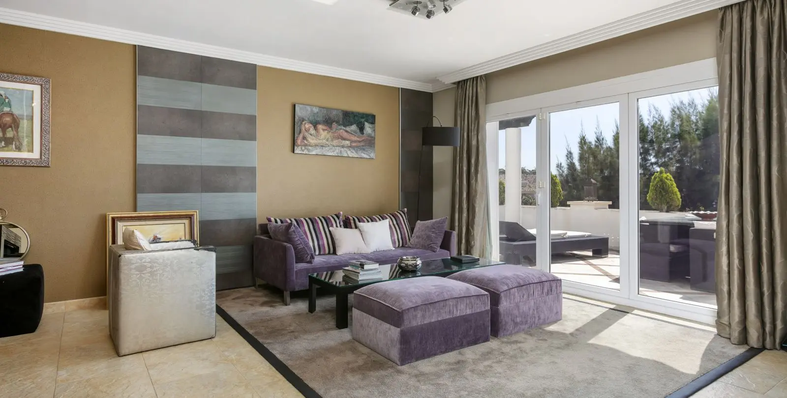 Sale of middle floor apartment in The Golden Mile 18