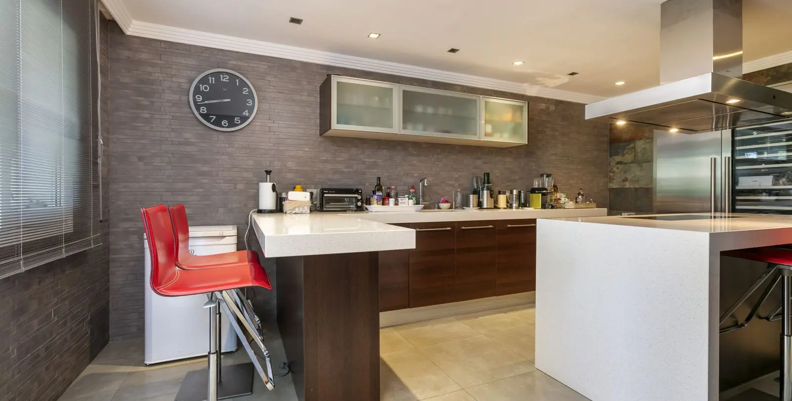 Sale of middle floor apartment in The Golden Mile 30