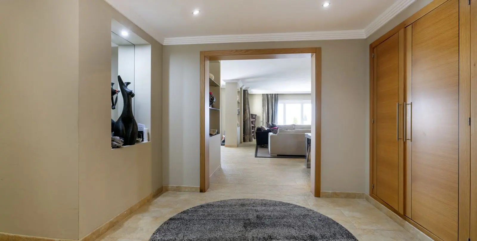 Sale of middle floor apartment in The Golden Mile 32