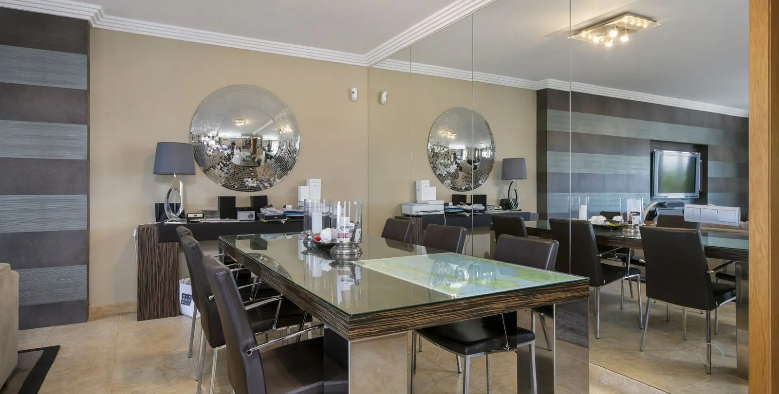 Sale of middle floor apartment in The Golden Mile 33