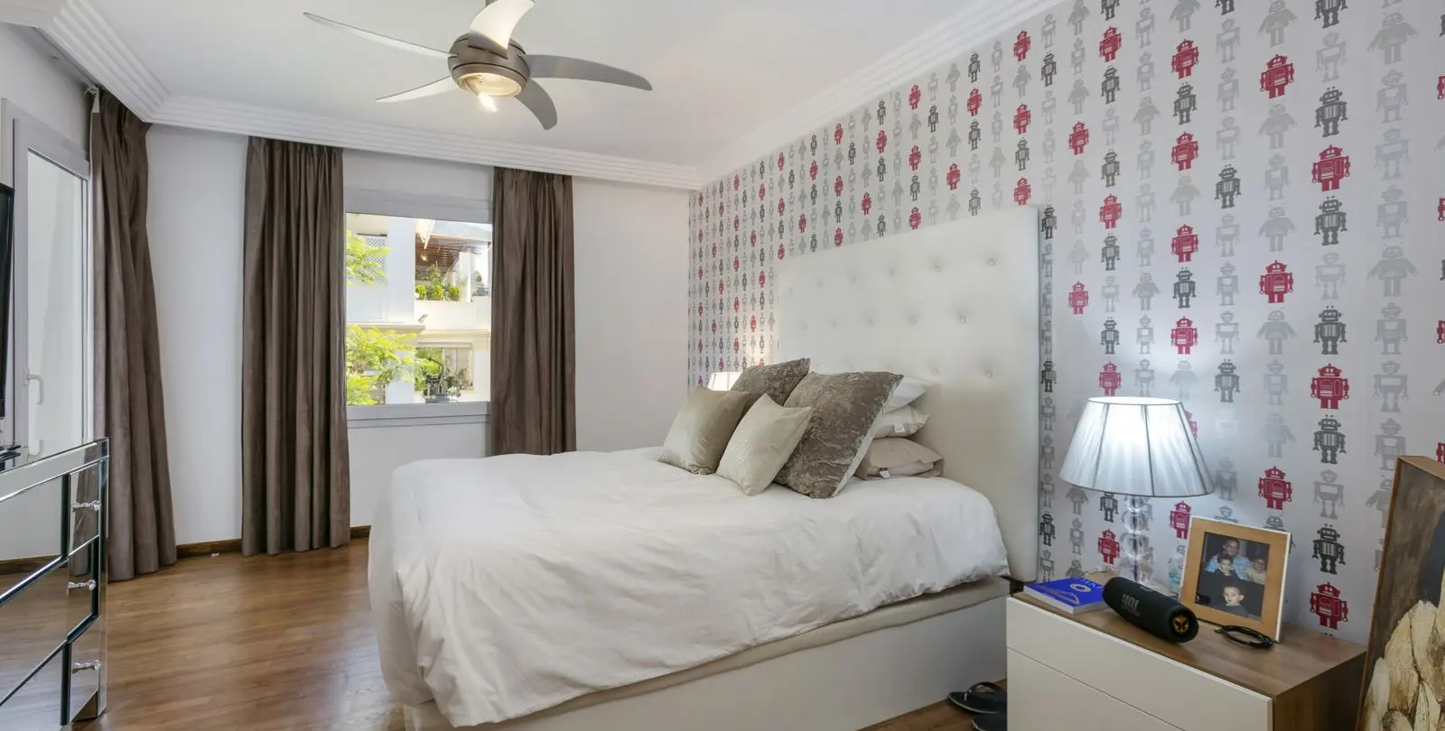 Sale of middle floor apartment in The Golden Mile 34