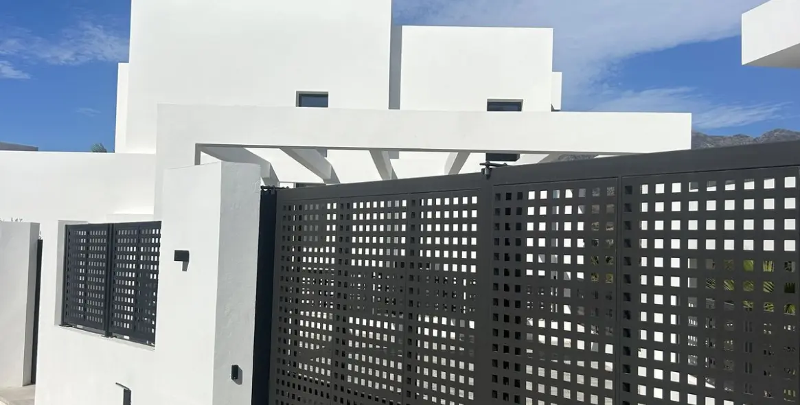 Venta de villa independiente en Marbella East (distrito Río Real) 6