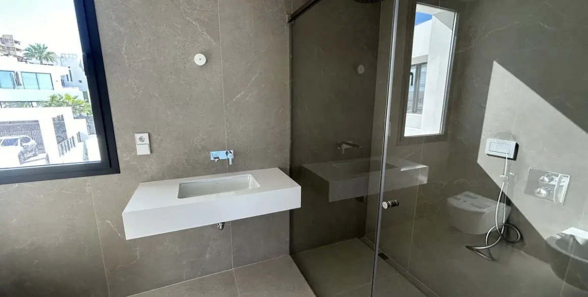 Продажа  отдельно стоящей виллы в Río Real 25