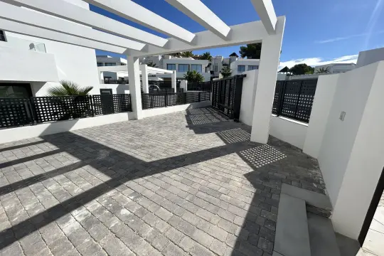 Image 4 thumb