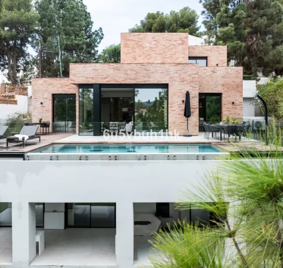 Oтдельно стоящая вилла R4873333