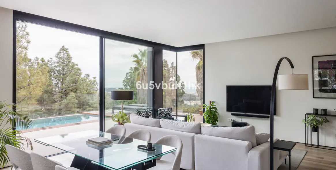 Продажа  отдельно стоящей виллы в Malaga (район Teatinos) 3