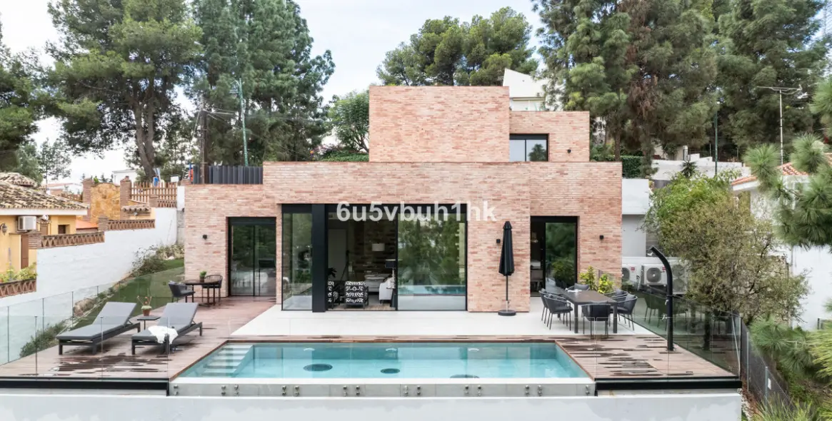 Продажа  отдельно стоящей виллы в Malaga (район Teatinos) 4