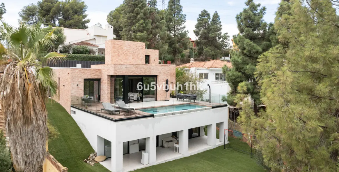 Продажа  отдельно стоящей виллы в Malaga (район Teatinos) 16