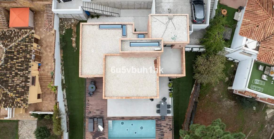 Продажа  отдельно стоящей виллы в Malaga (район Teatinos) 17