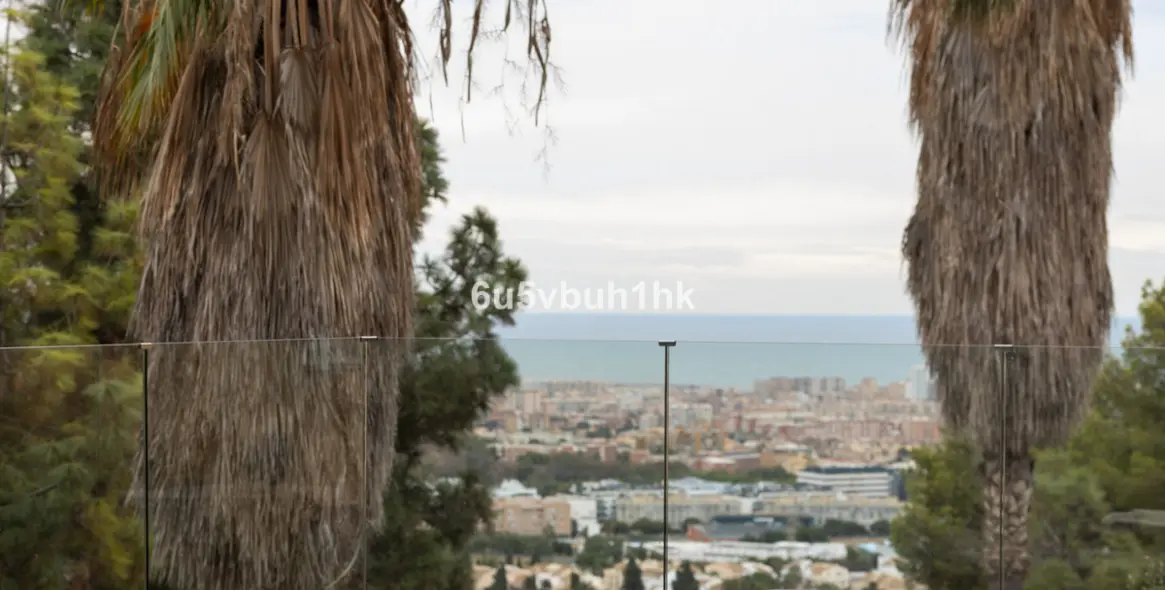 Продажа  отдельно стоящей виллы в Malaga (район Teatinos) 19