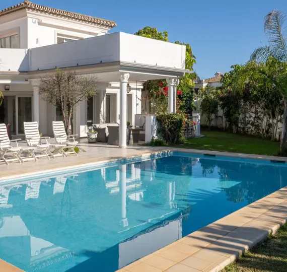 Detached villa R4937896