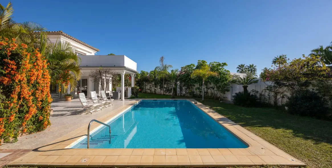 Sale of detached villa in Marbella East (district Marbesa) 2