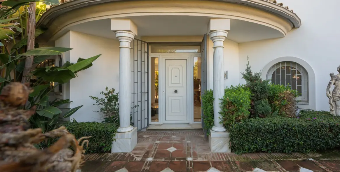 Sale of detached villa in Marbella East (district Marbesa) 5