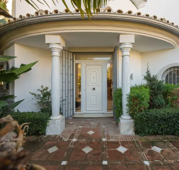 Detached villa R4937896