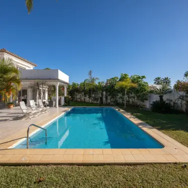 Venta de villa independiente en Marbesa