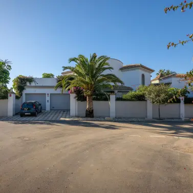 Venta de villa independiente en Marbesa