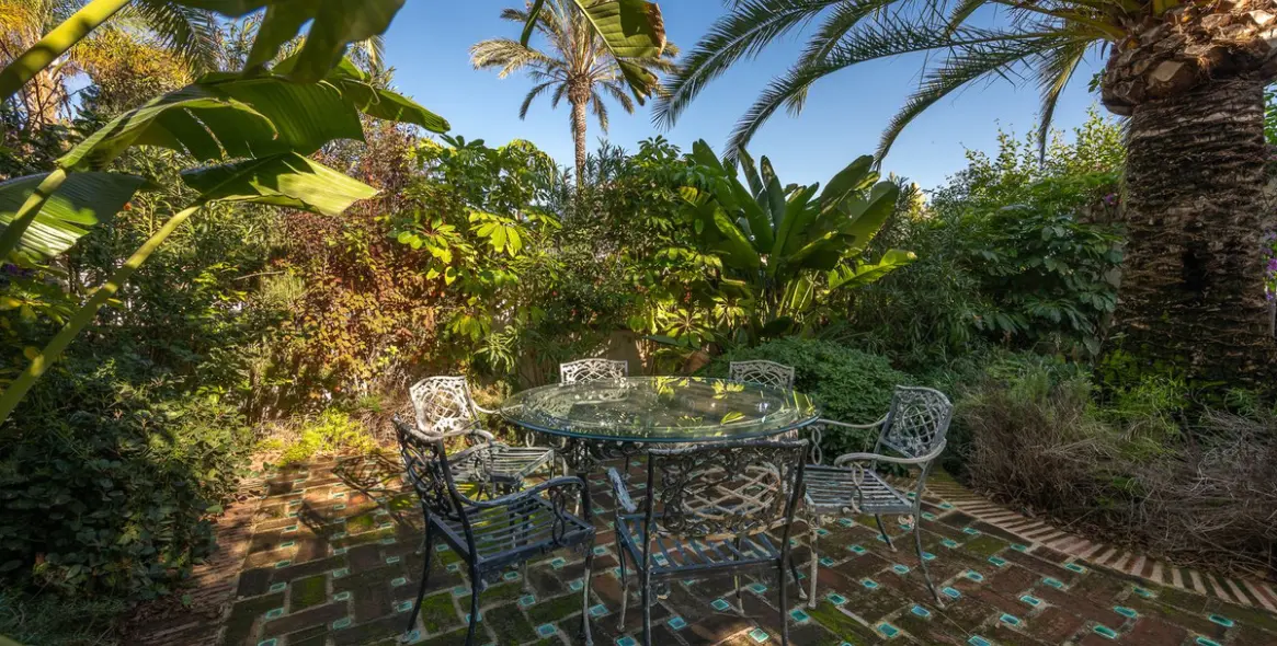 Продажа  отдельно стоящей виллы в Marbesa 25