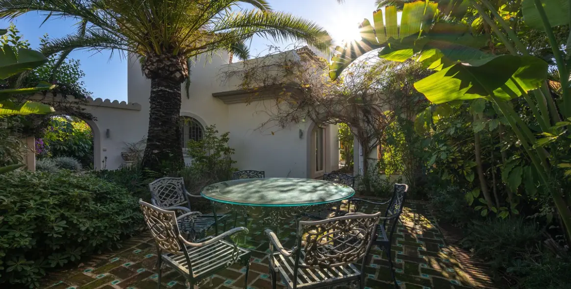 Продажа  отдельно стоящей виллы в Marbesa 26