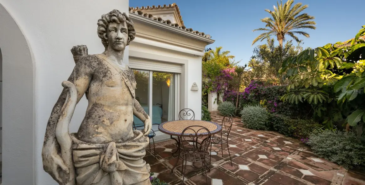 Продажа  отдельно стоящей виллы в Marbesa 29