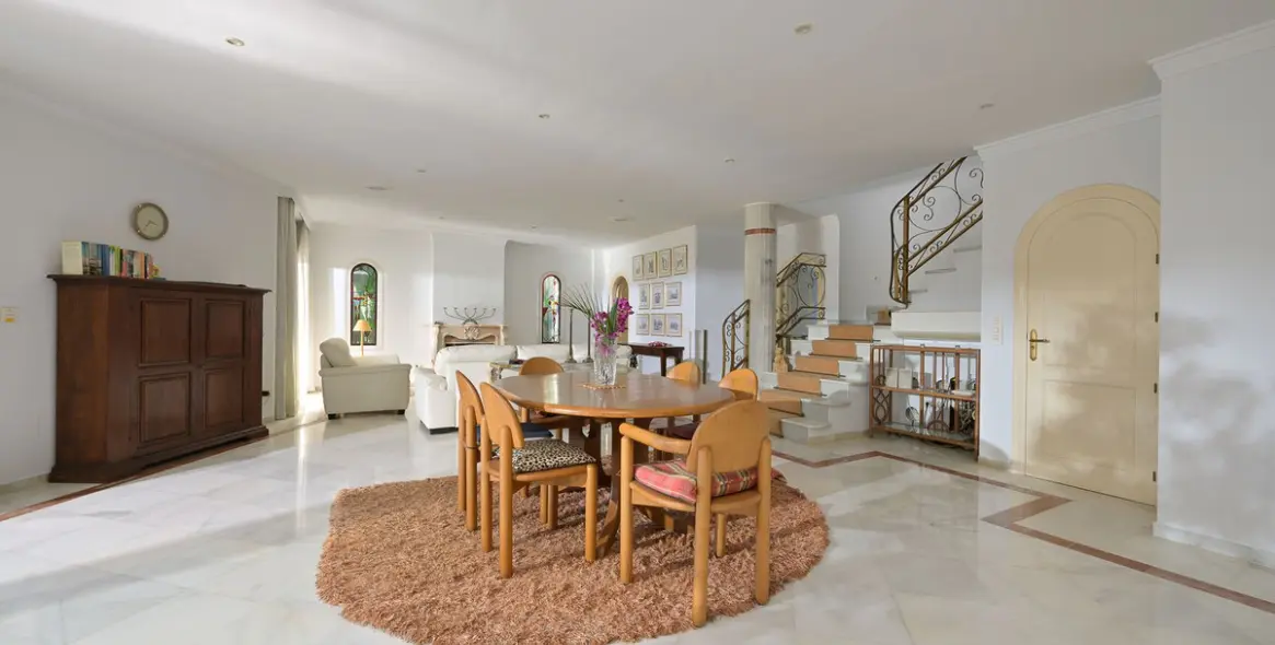 Продажа  отдельно стоящей виллы в Marbesa 30