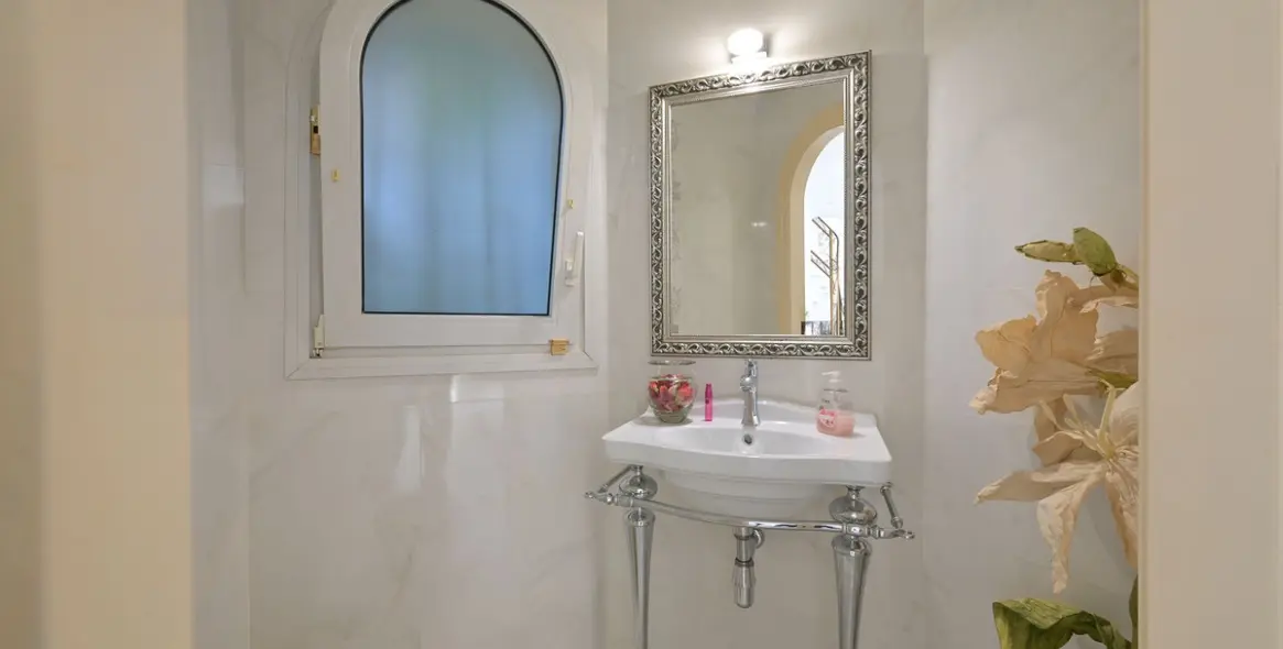 Продажа  отдельно стоящей виллы в Marbesa 34