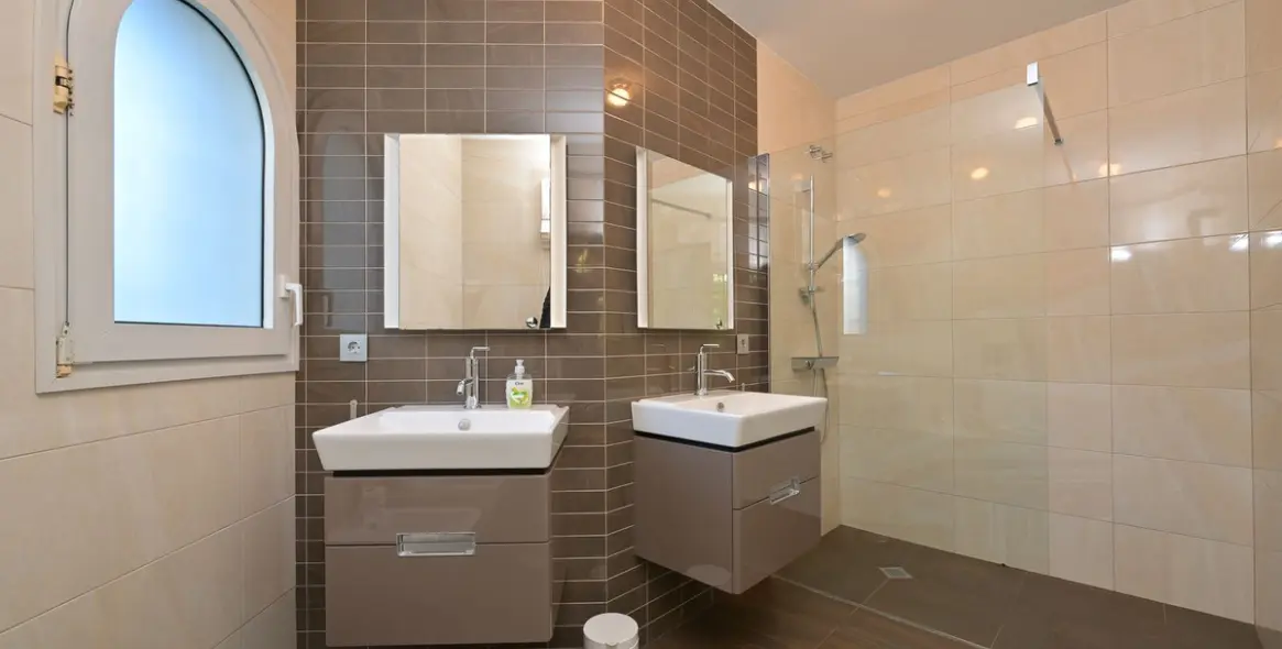 Продажа  отдельно стоящей виллы в Marbesa 40