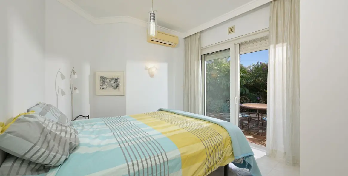 Продажа  отдельно стоящей виллы в Marbesa 41