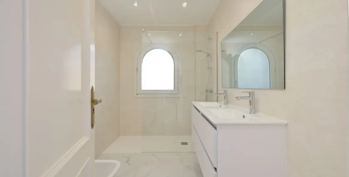 Продажа  отдельно стоящей виллы в Marbesa 45