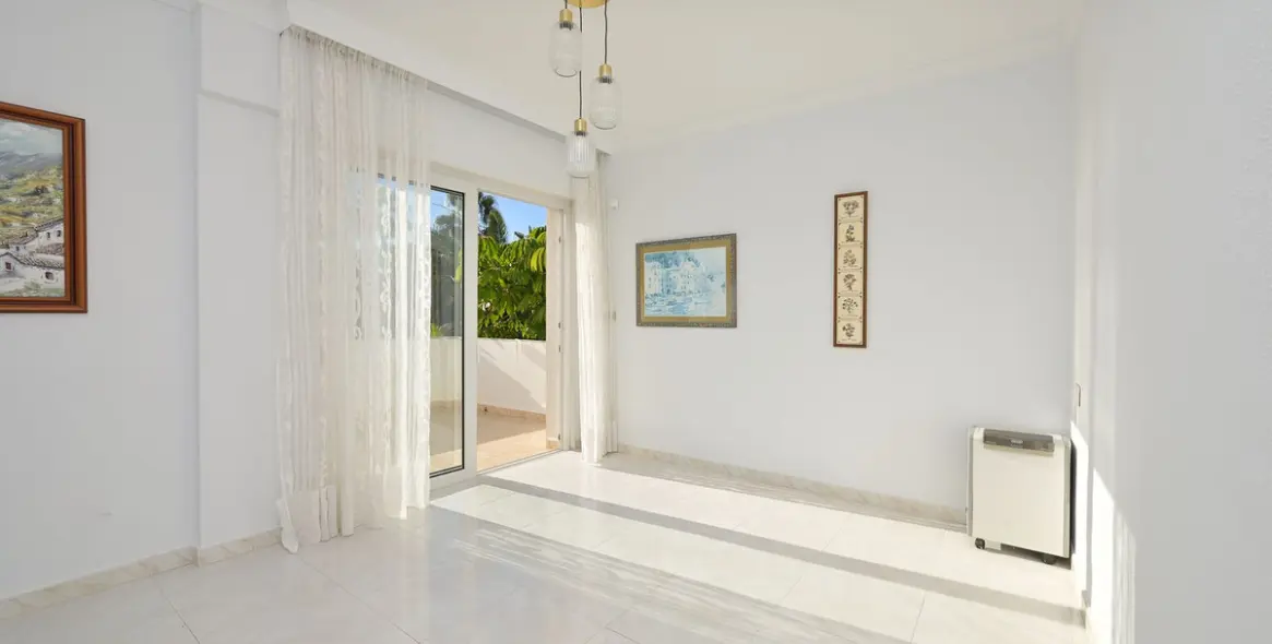 Продажа  отдельно стоящей виллы в Marbesa 46