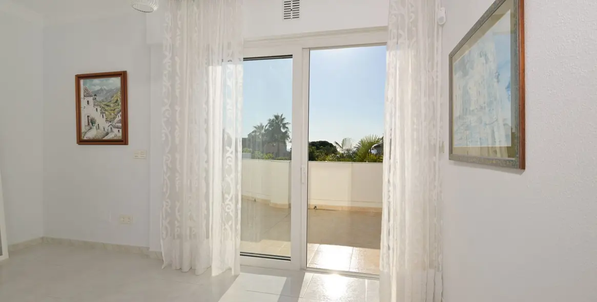 Продажа  отдельно стоящей виллы в Marbesa 47