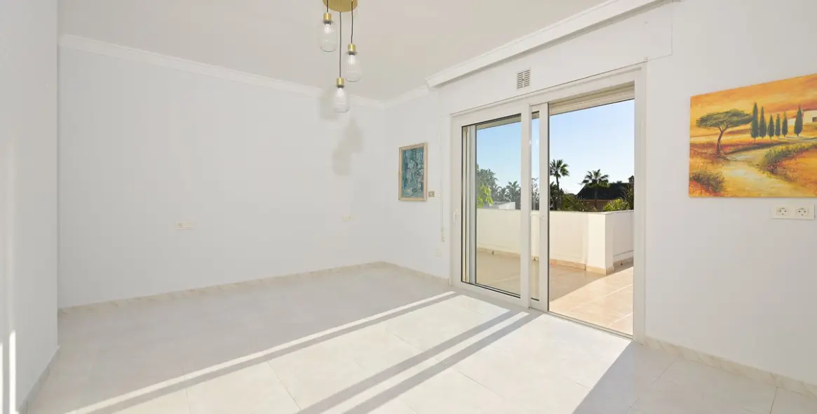 Продажа  отдельно стоящей виллы в Marbesa 51