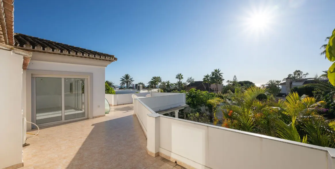 Продажа  отдельно стоящей виллы в Marbesa 53